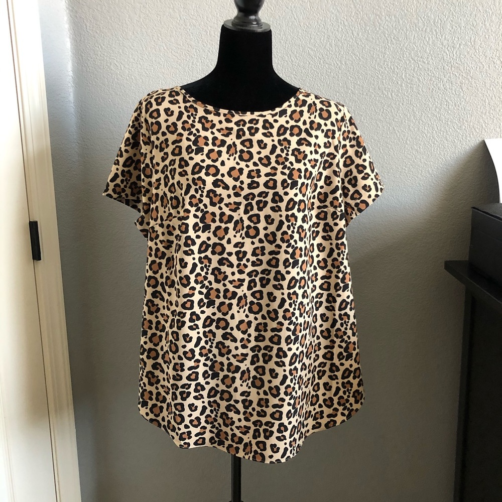 ⚡️🆕⚡️ AVA VIV Leopard Shirt Sleeve Top